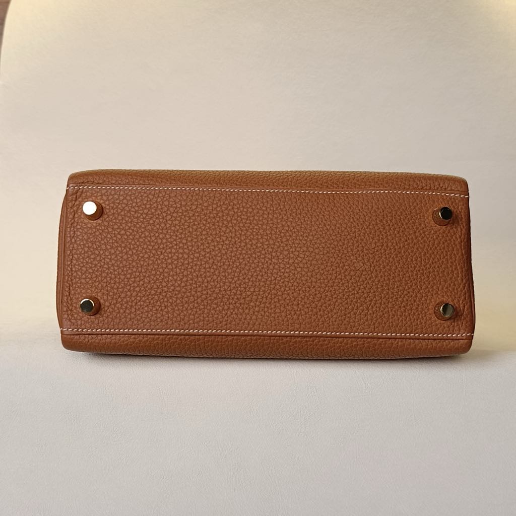 Hermès Kelly 25 in Gold Togo with Gold Hardware