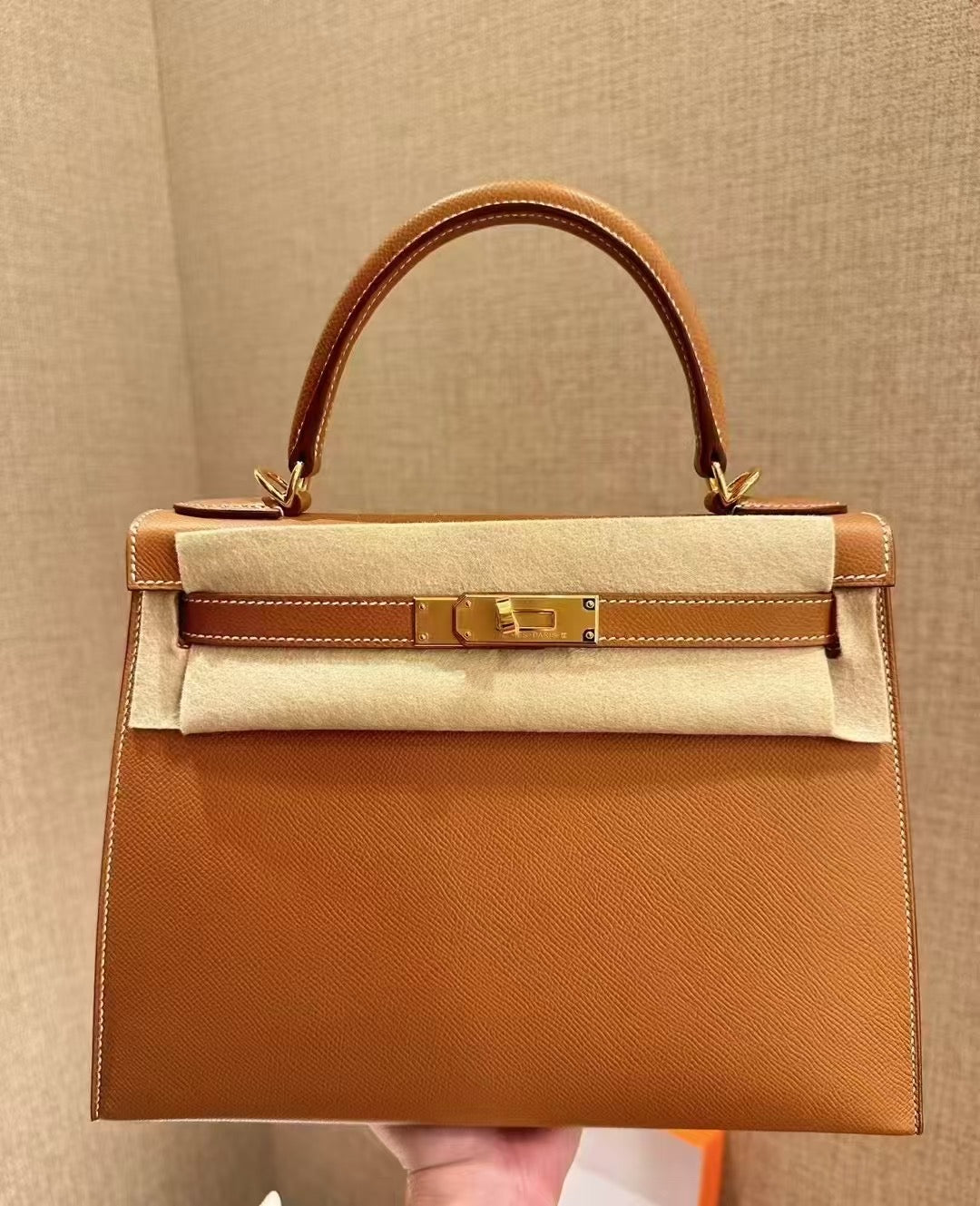 Hermès Kelly 28 in Gold Epsom