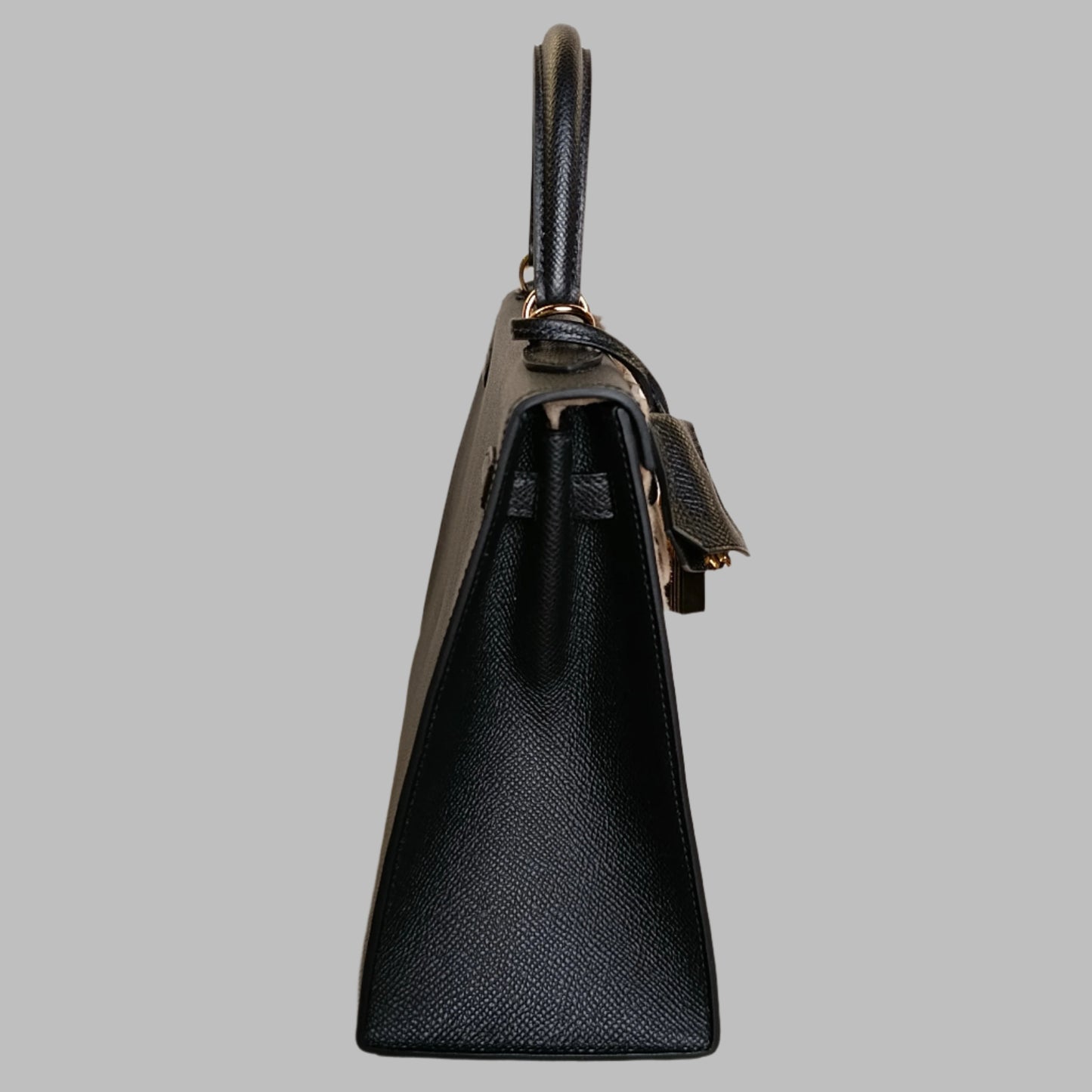 Hermès Kelly 25 /Black / Epsom/ Golden Accessories