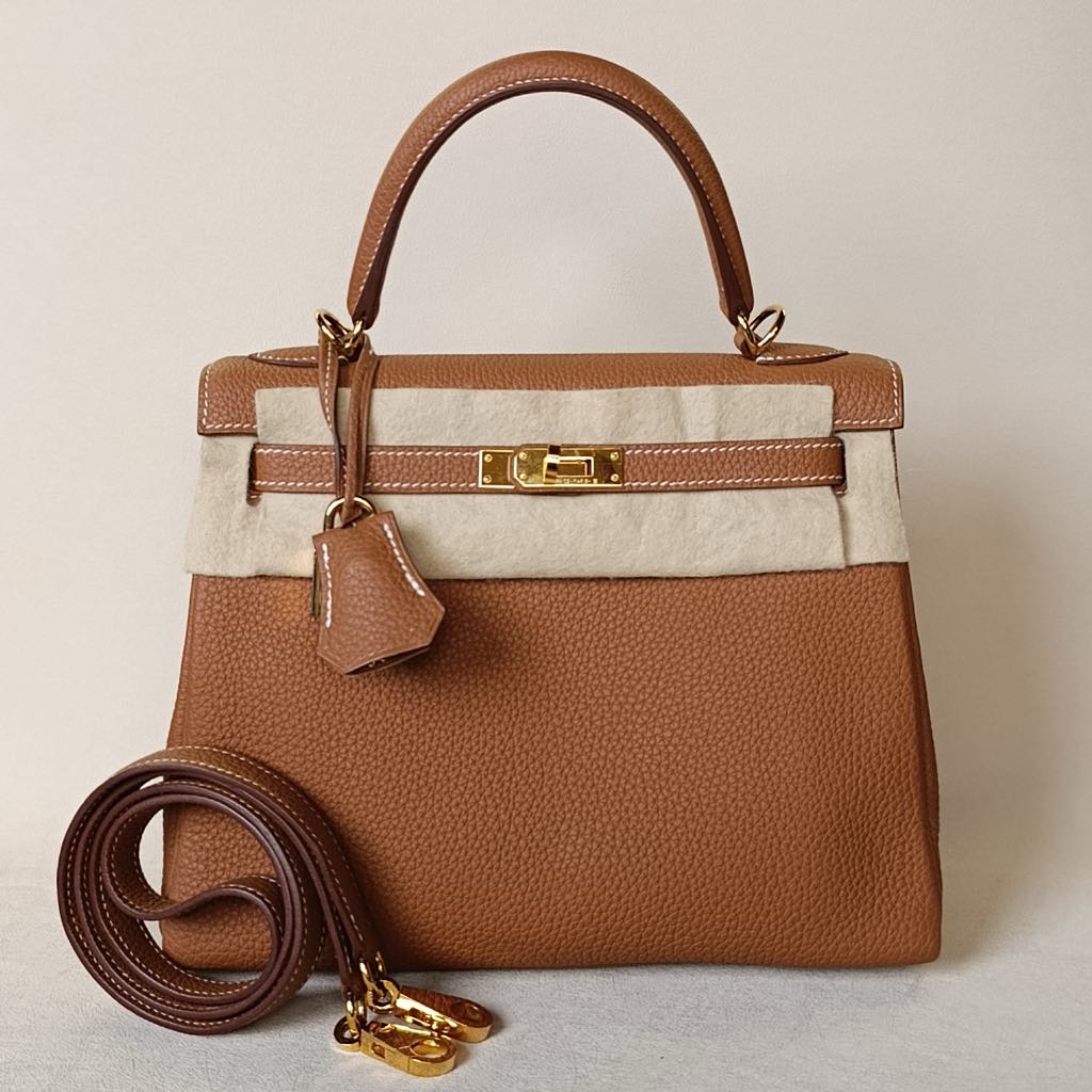 Hermès Kelly 25 in Gold Togo with Gold Hardware