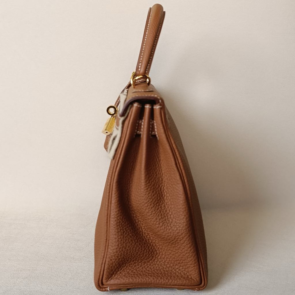 Hermès Kelly 25 in Gold Togo with Gold Hardware